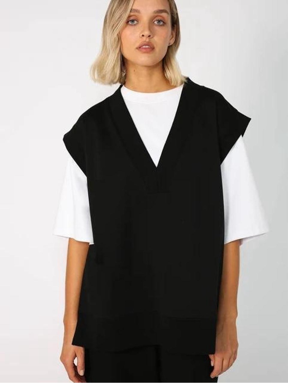 Zara Black V-Neck Sleeveless sweatshirt Vest